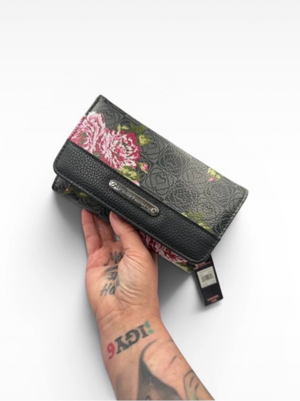NWT Stone Mountain Genuine Leather Black Pink Floral Heart Wallet